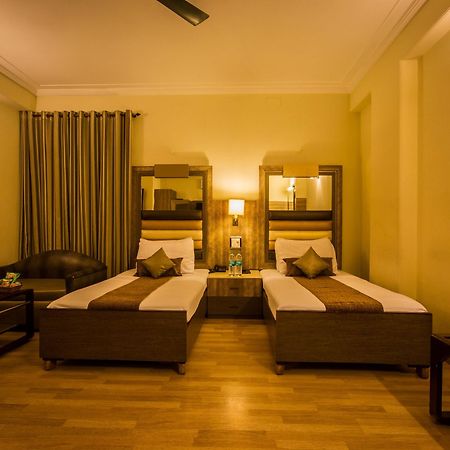 The Suncourt Hotel Yatri Neu-Delhi Exterior foto