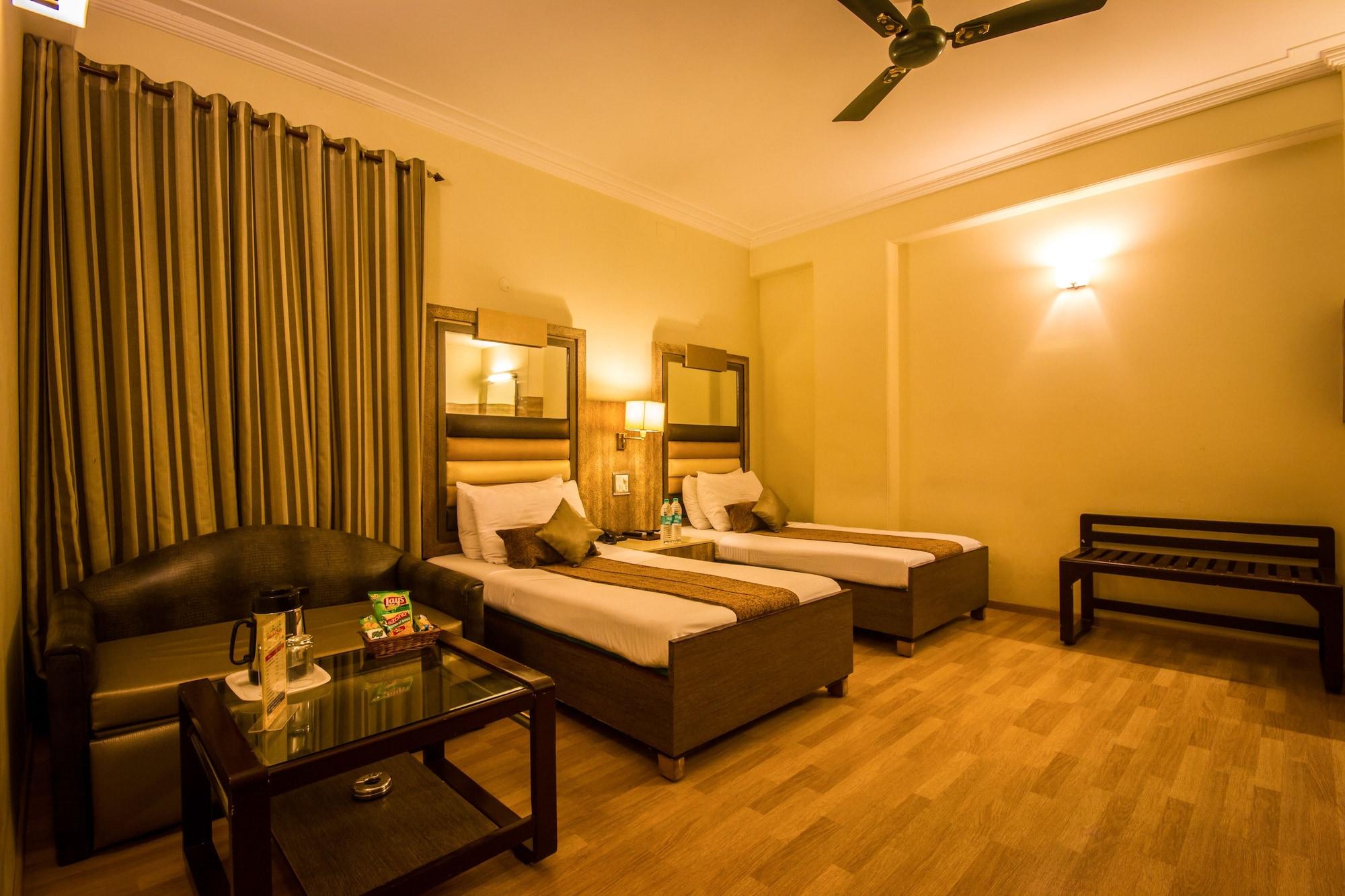 The Suncourt Hotel Yatri Delhi  Exterior foto