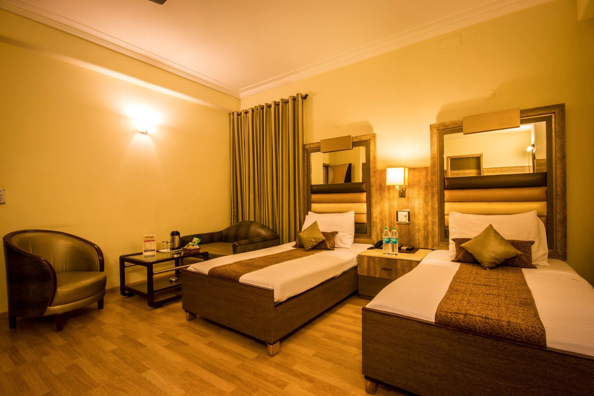 The Suncourt Hotel Yatri Neu-Delhi Exterior foto