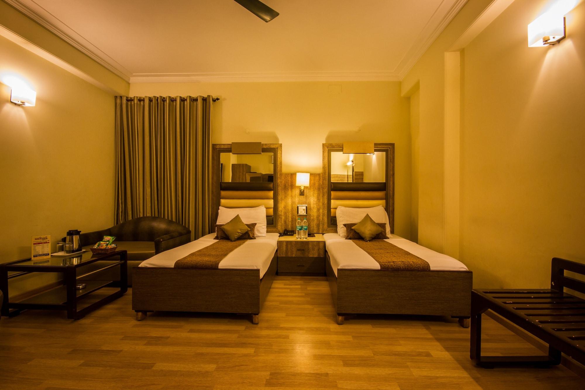 The Suncourt Hotel Yatri Delhi  Exterior foto