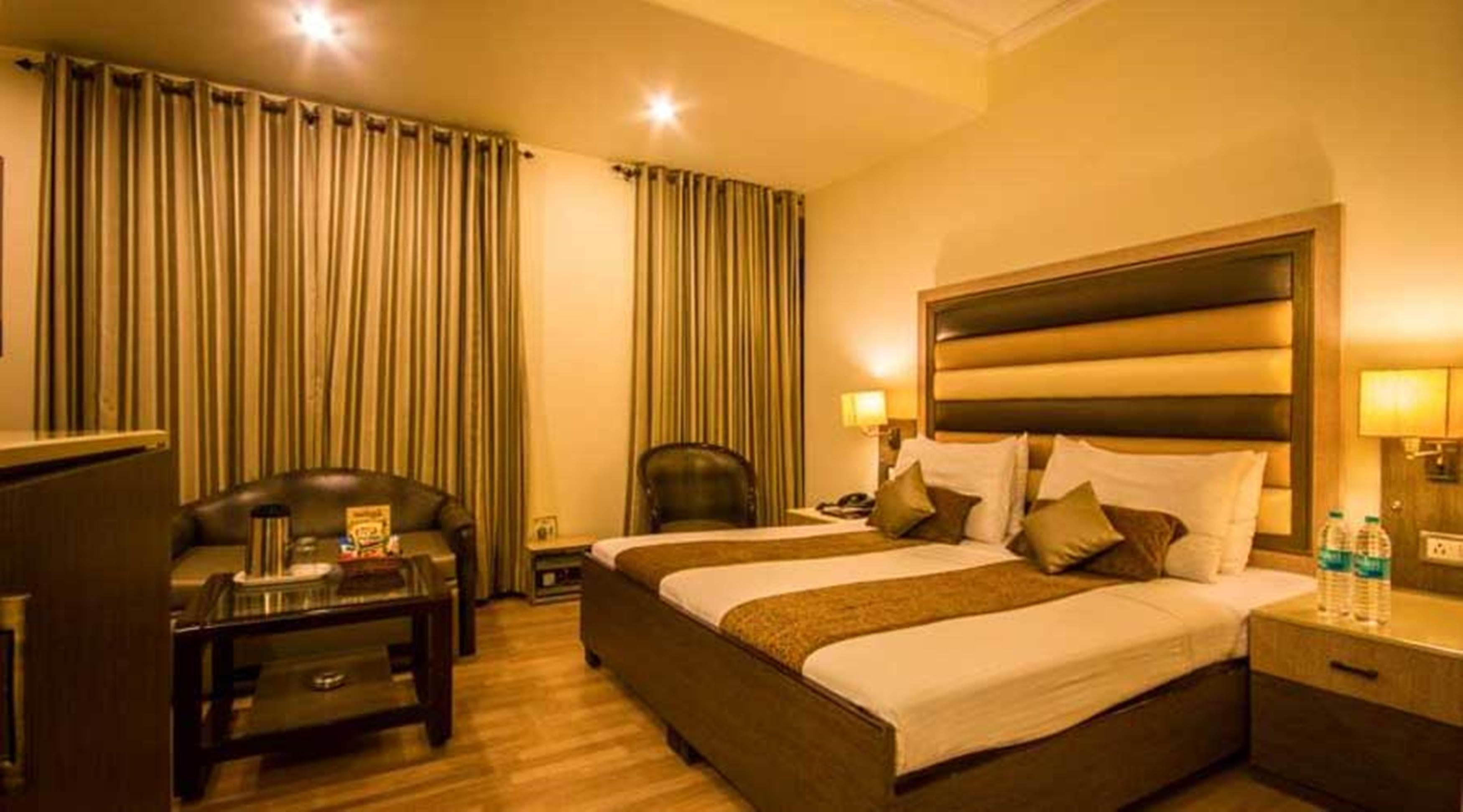 The Suncourt Hotel Yatri Delhi  Exterior foto