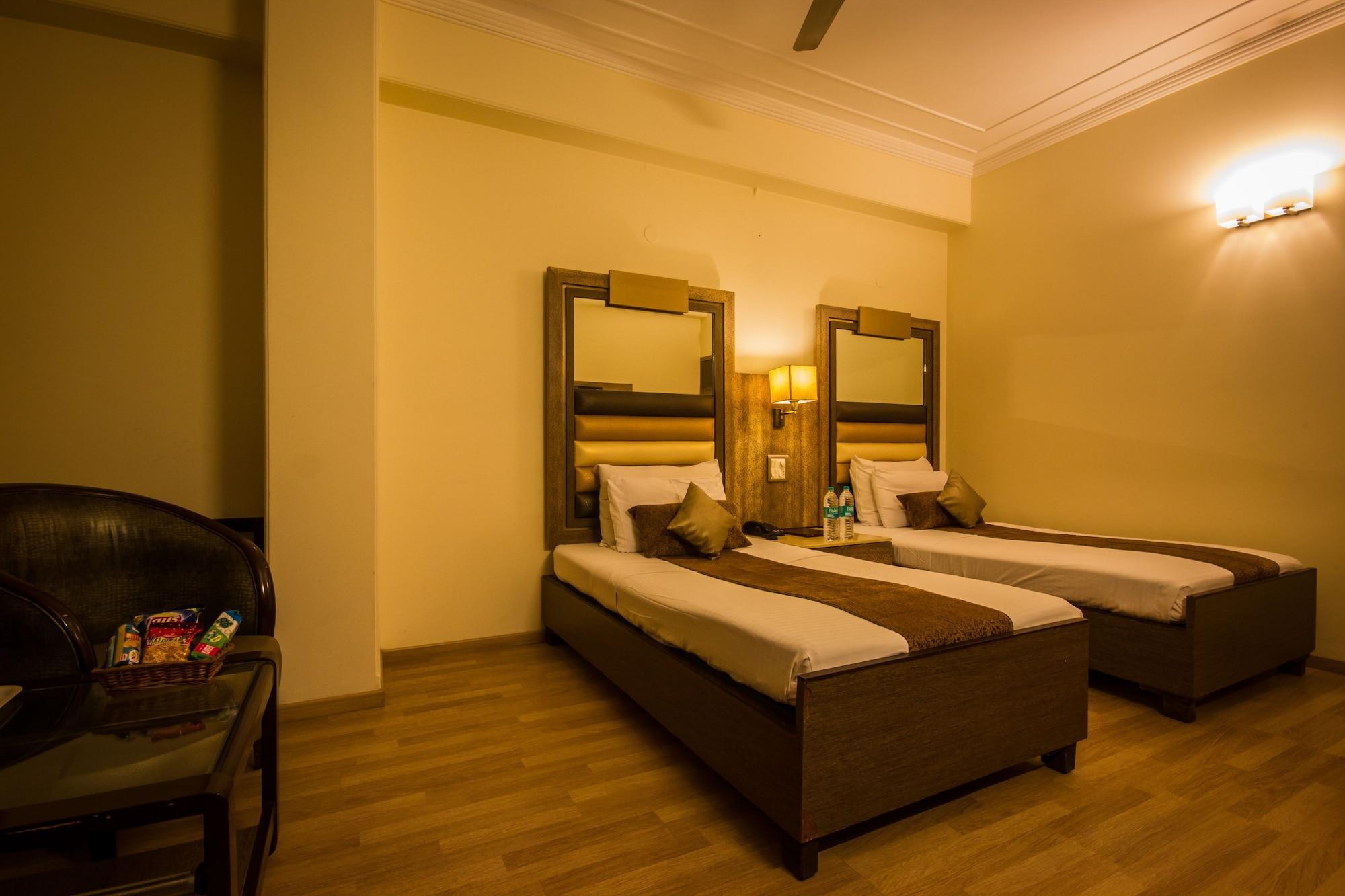 The Suncourt Hotel Yatri Delhi  Exterior foto