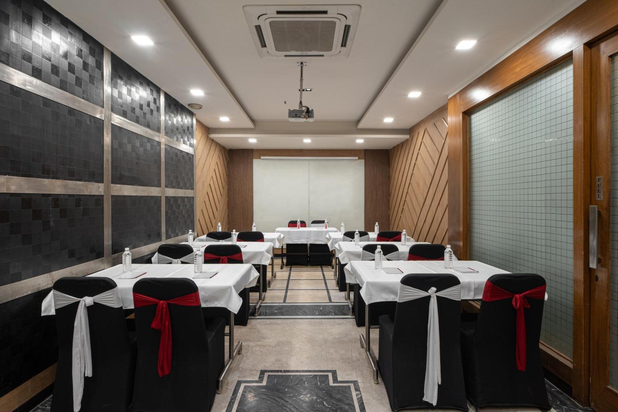 The Suncourt Hotel Yatri Delhi  Exterior foto