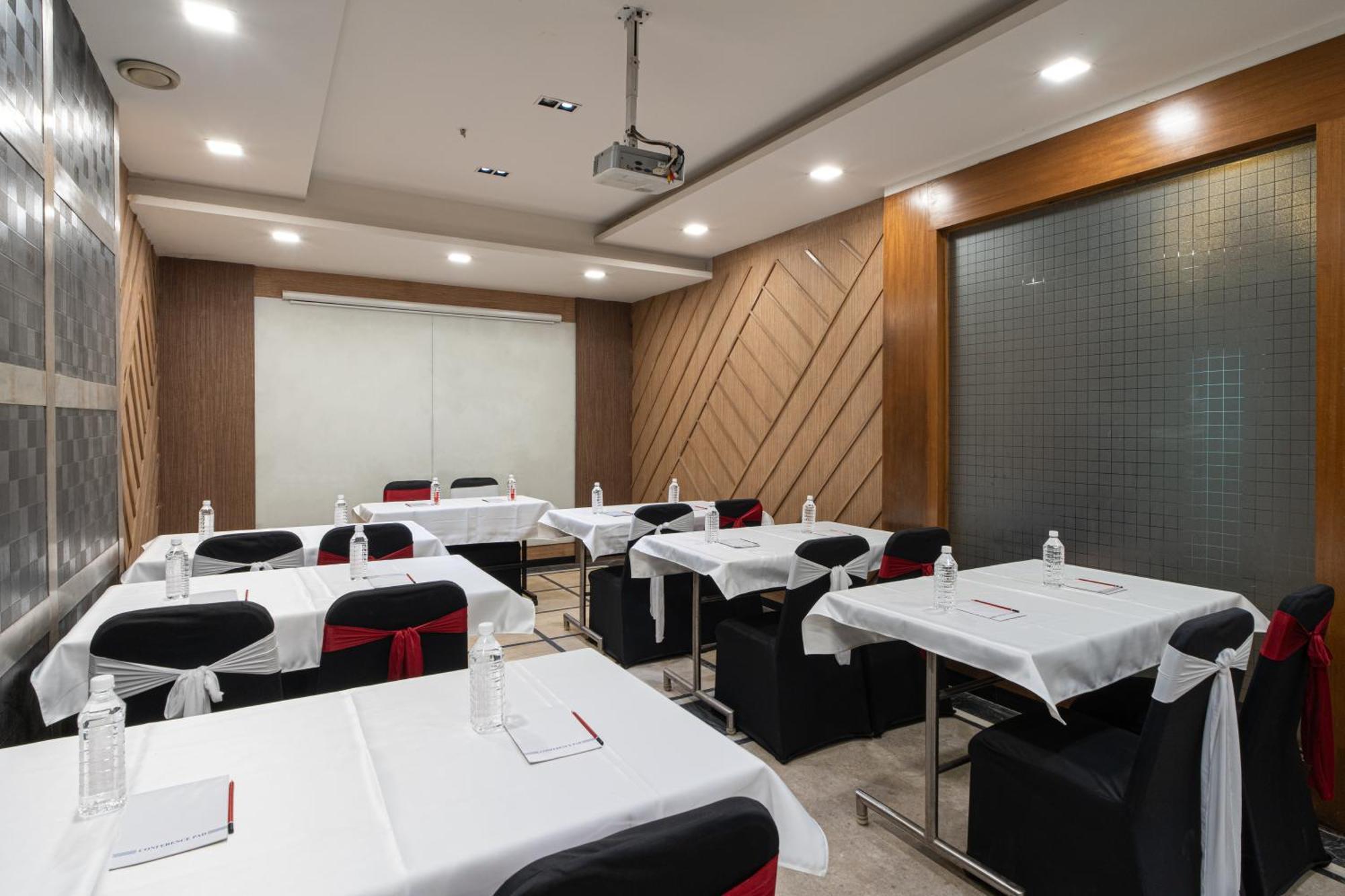 The Suncourt Hotel Yatri Delhi  Exterior foto