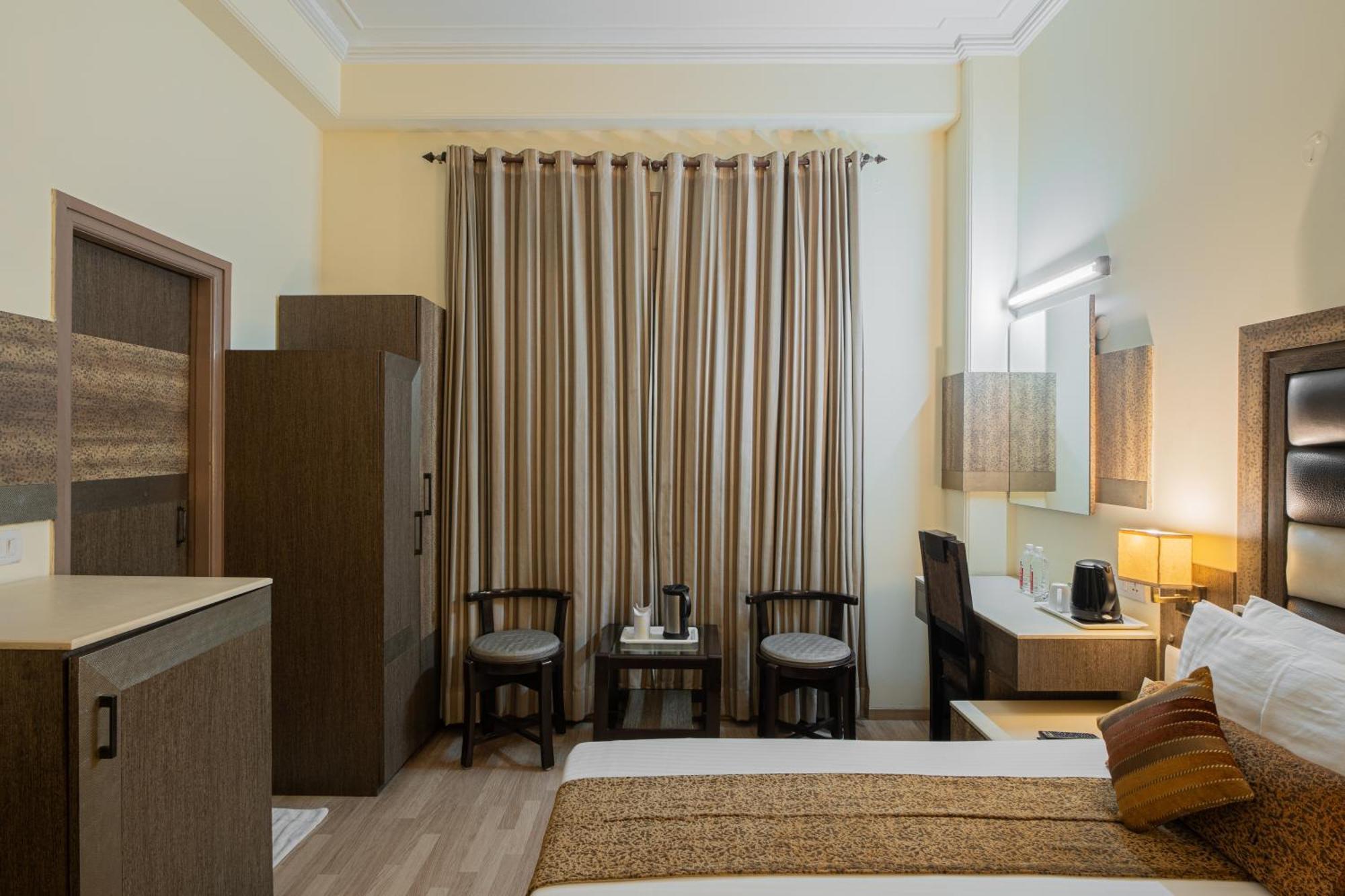 The Suncourt Hotel Yatri Delhi  Exterior foto
