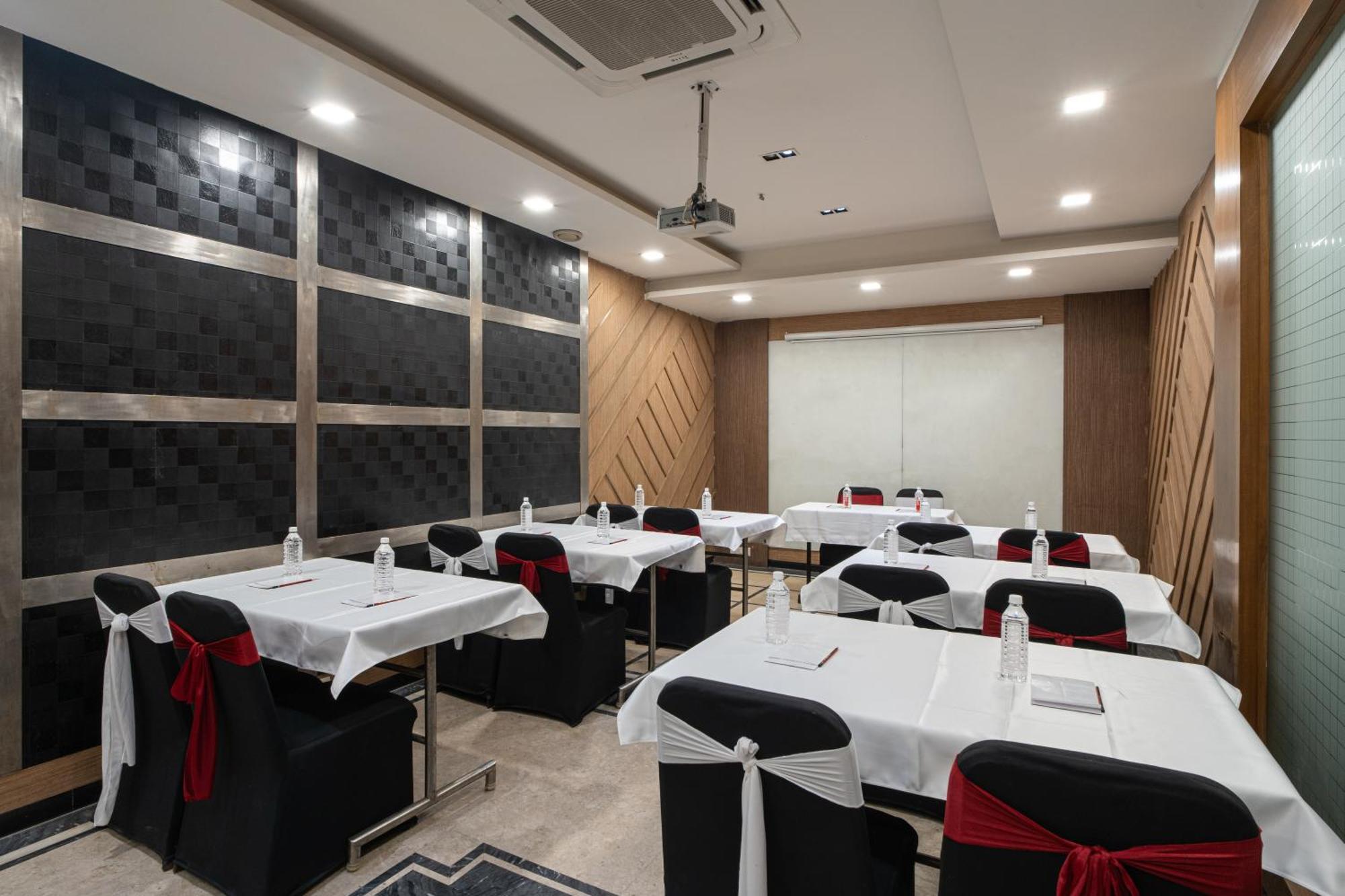 The Suncourt Hotel Yatri Delhi  Exterior foto