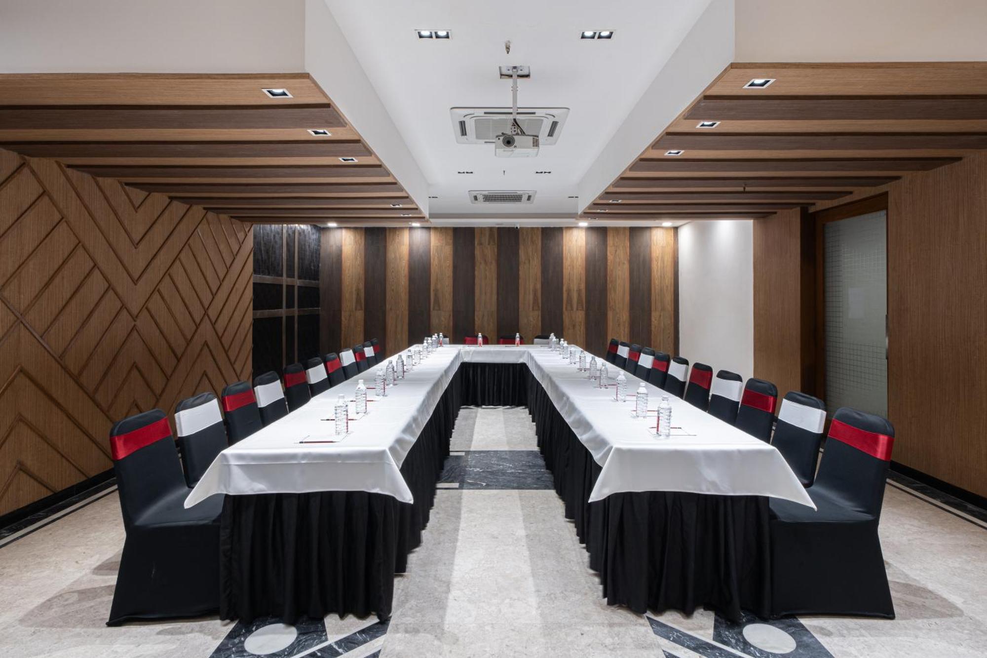 The Suncourt Hotel Yatri Delhi  Exterior foto