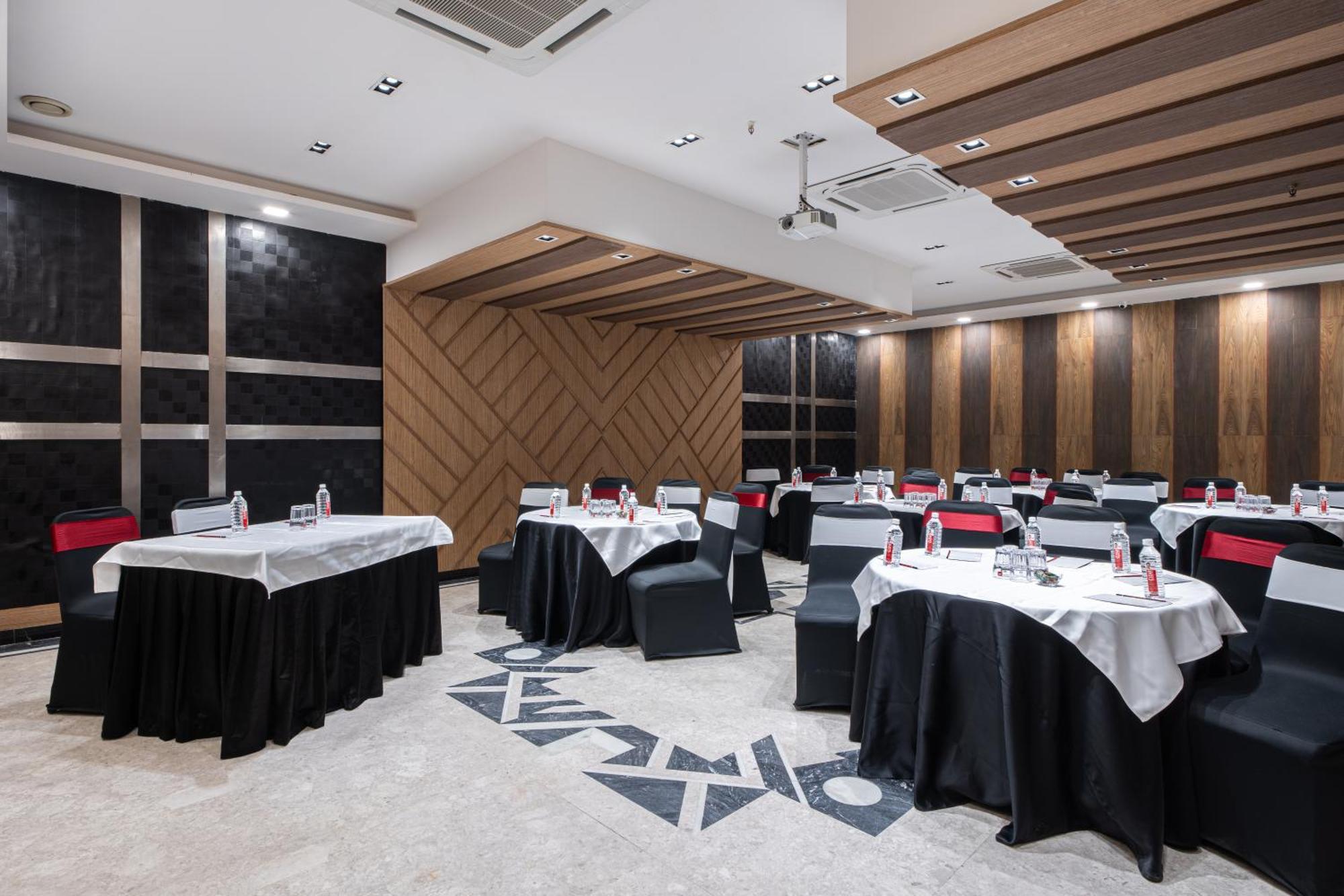 The Suncourt Hotel Yatri Delhi  Exterior foto