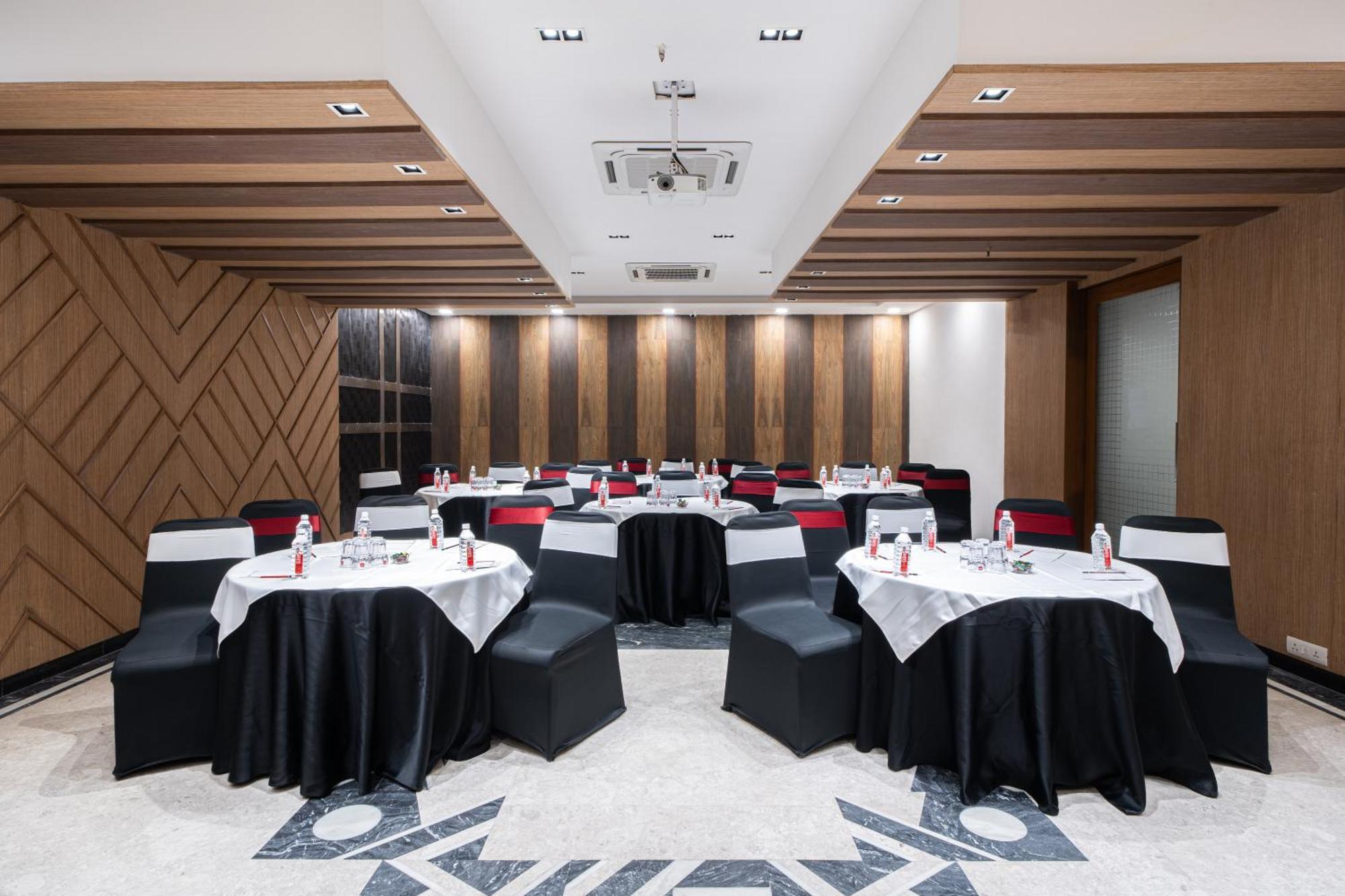 The Suncourt Hotel Yatri Delhi  Exterior foto