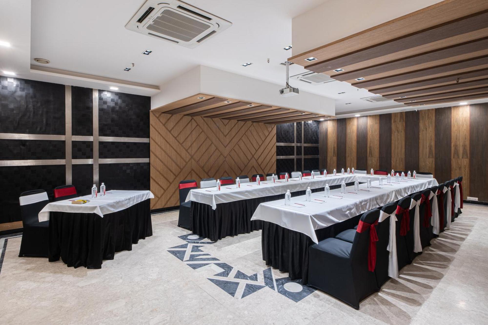 The Suncourt Hotel Yatri Delhi  Exterior foto