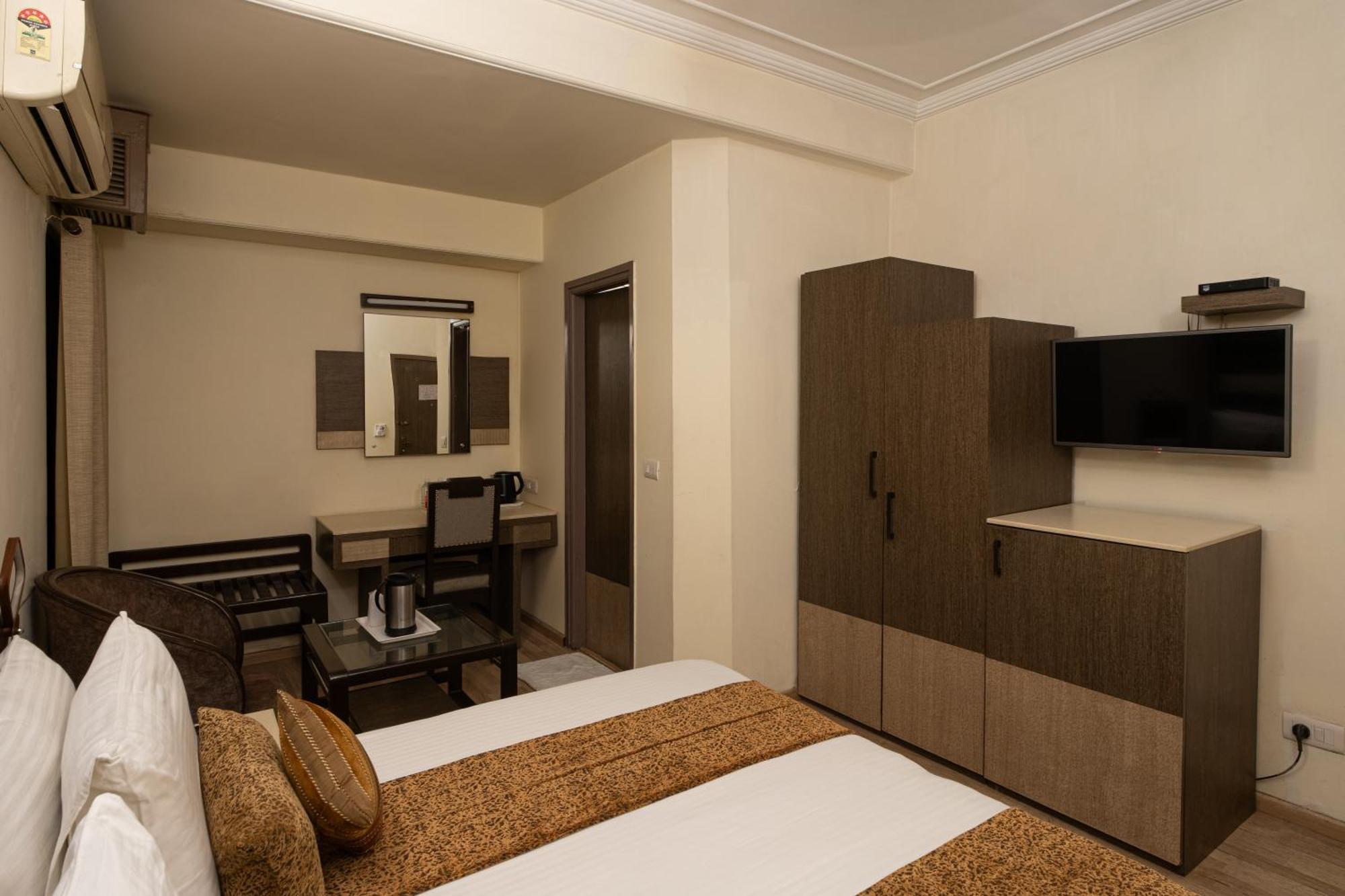 The Suncourt Hotel Yatri Delhi  Exterior foto