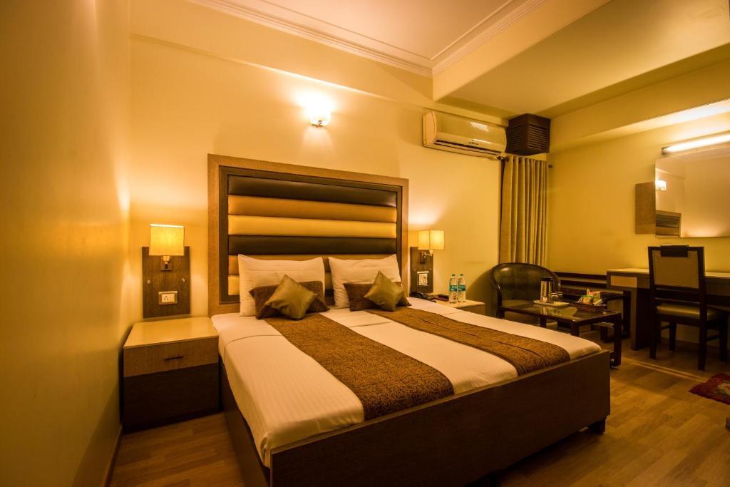 The Suncourt Hotel Yatri Delhi  Exterior foto