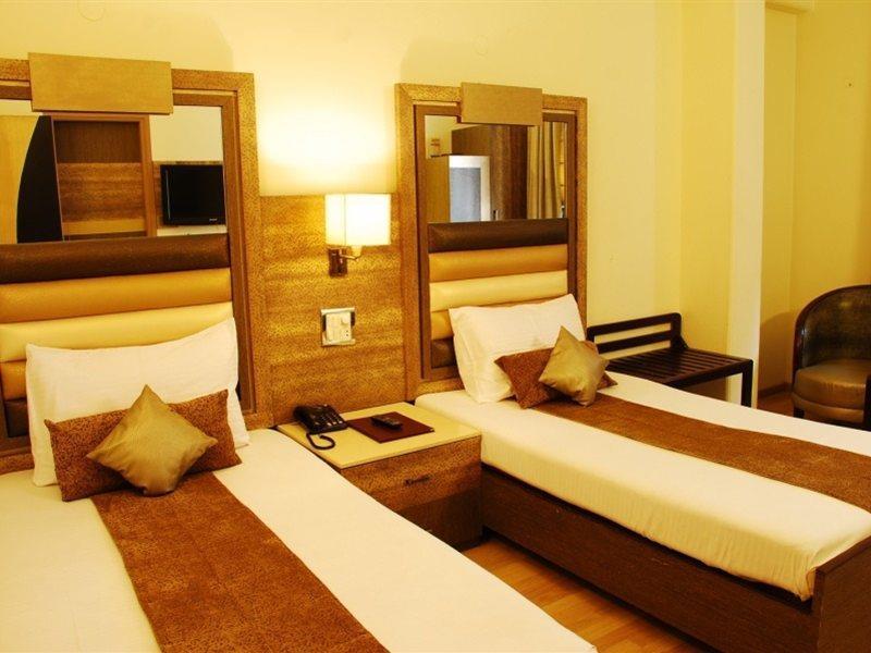 The Suncourt Hotel Yatri Delhi  Exterior foto