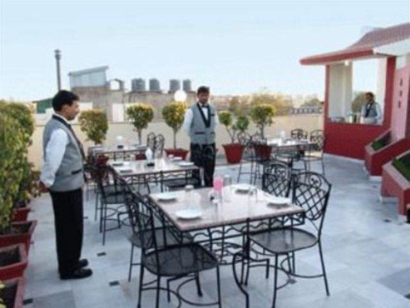 The Suncourt Hotel Yatri Delhi  Exterior foto