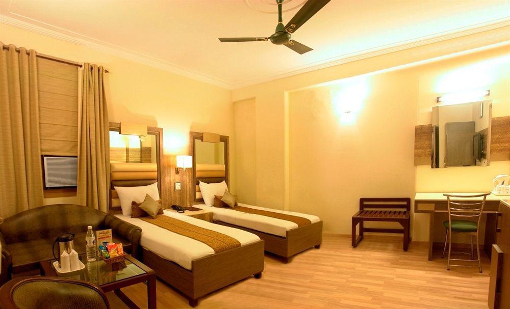 The Suncourt Hotel Yatri Delhi  Exterior foto